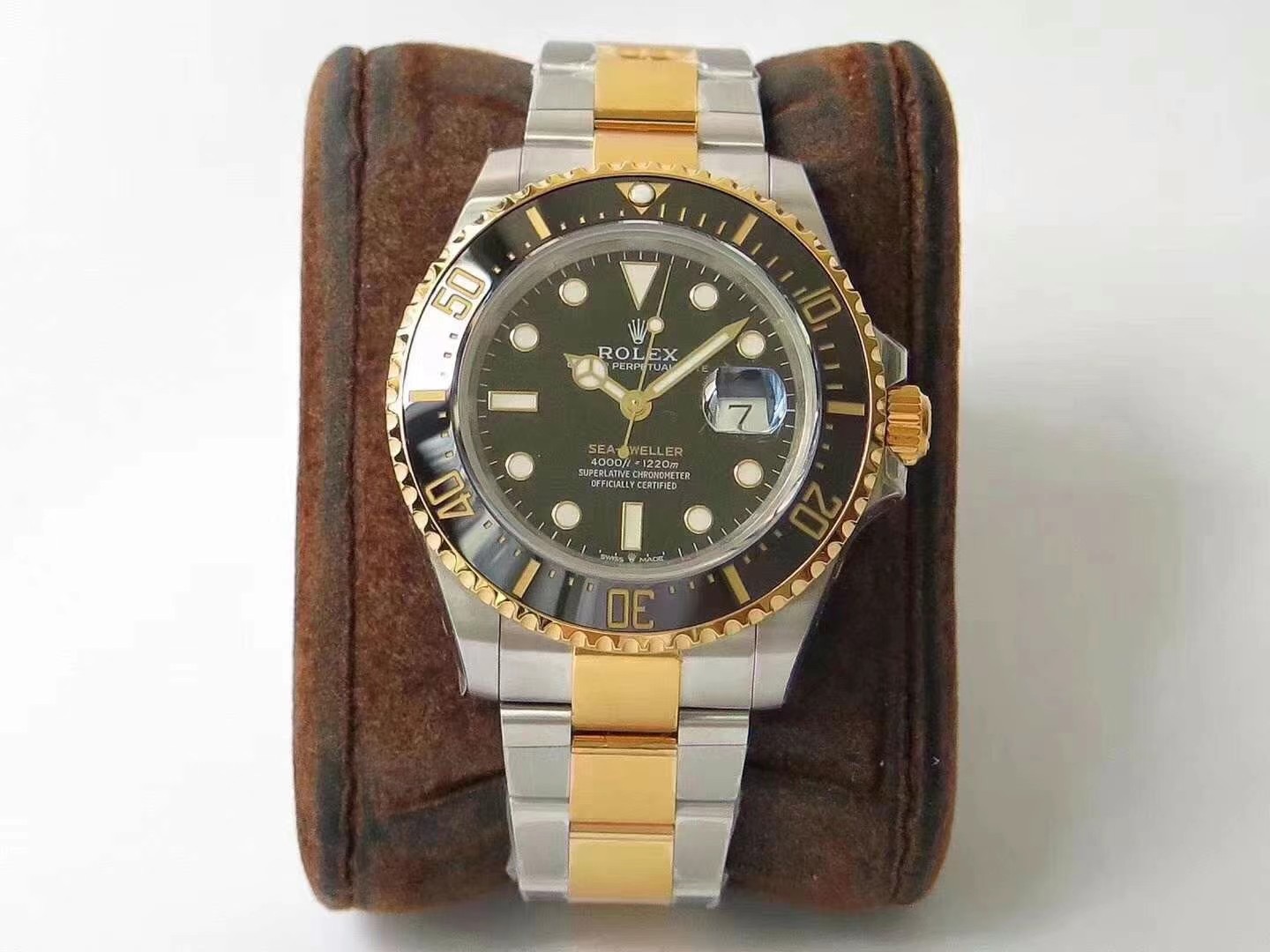 劳力士 海使单红鬼王43MM  划分时代的神器副本！——劳力士海使型腕表。是金子永远在发光承前一代版本的黄铂合金材料，表带拉丝部分采用和正品一致的水磨拉丝技术，拉丝线条粗细做到了和正品18K金劳力士完全一致，完美还原劳，， 力士的优秀品质和细节